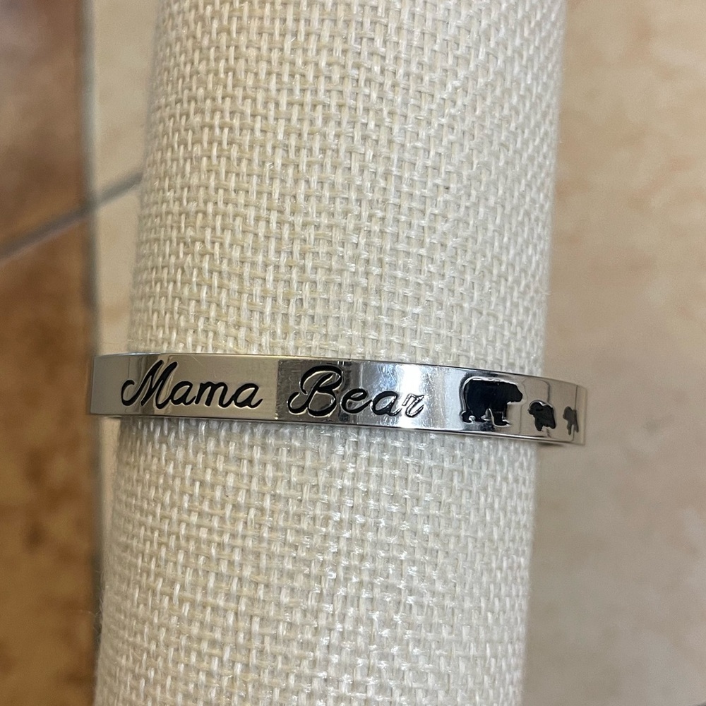 🐻Mama Bear Bangle Bracelet